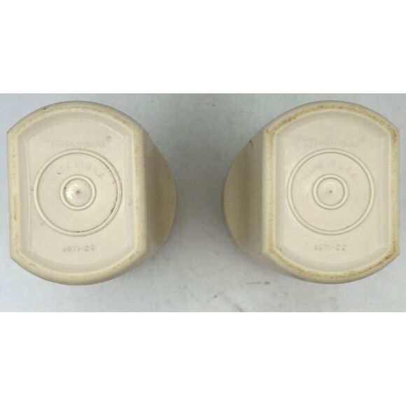 Tupperware Vintage Salt And Pepper Shakers Set Almond Beige 1471 Camping, Picnic - Picture 6 of 6